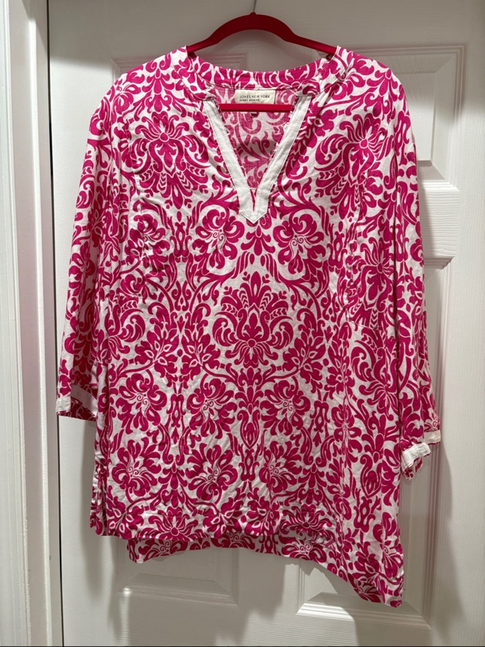 Jones New York White Tunic with Fuchsia Damask Print